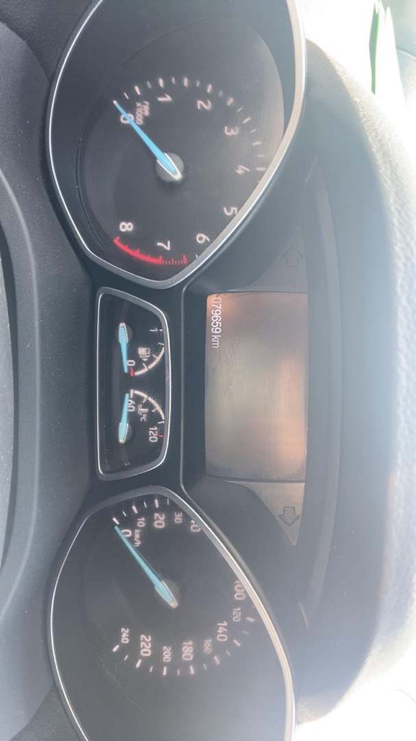À vendre Ford Kuga foule option venant de spagne essence Manuel année 2020 clima